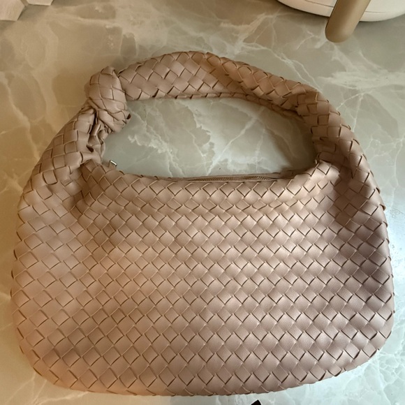 Chic Tan Woven Hobo Bag - Picture 5 of 6